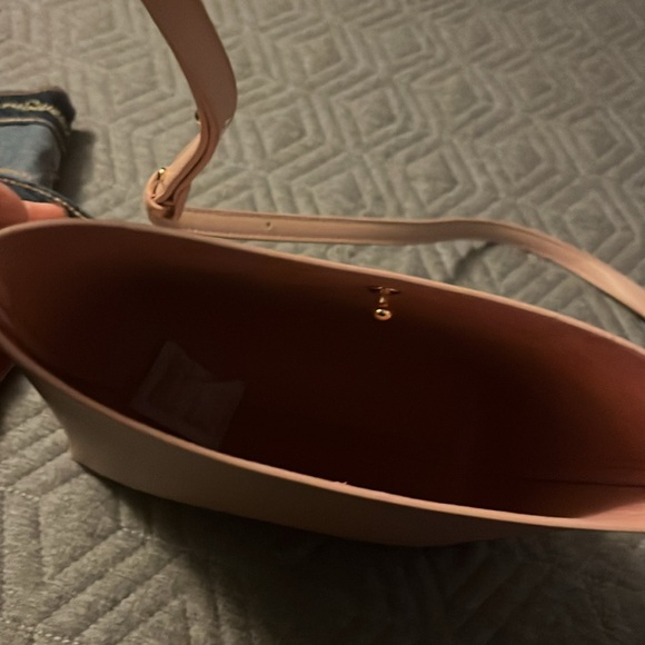 Samara blush bucket style crossbody - Picture 5 of 5